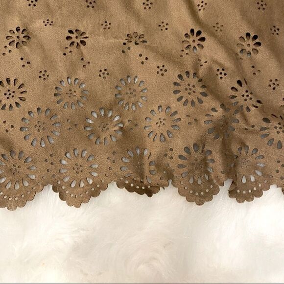 Band of Gypsies NWT Zoe & Rose Floral Cut Out Vest (S) - Picture 5 of 6